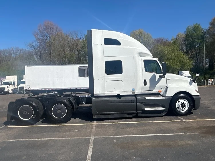 2023 International LT in Memphis, TN — photo 8