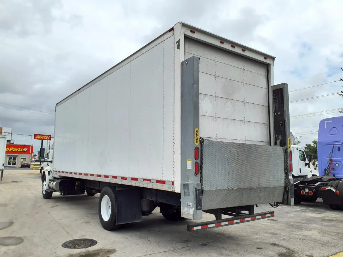 2020 International MV in Miami, FL — photo 6