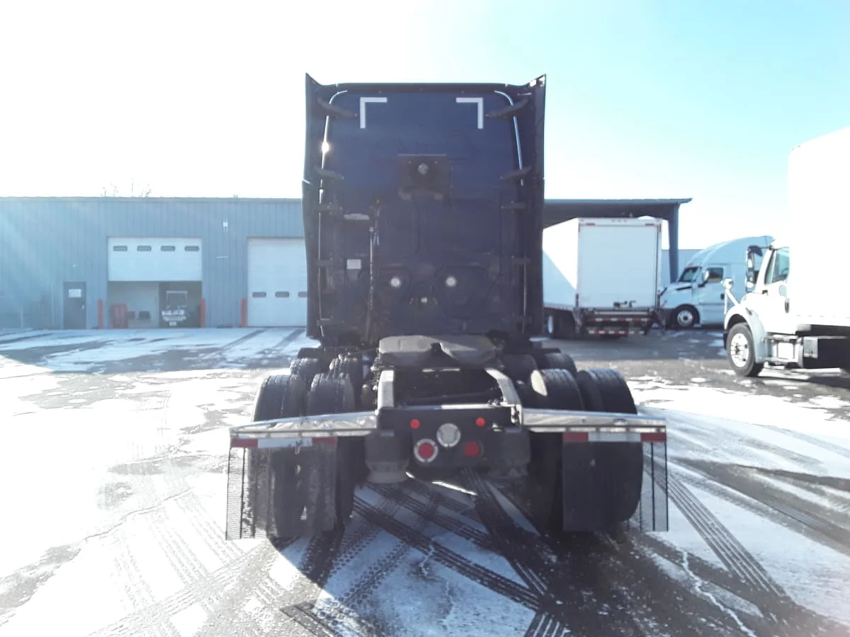 2020 Freightliner Cascadia - image 5