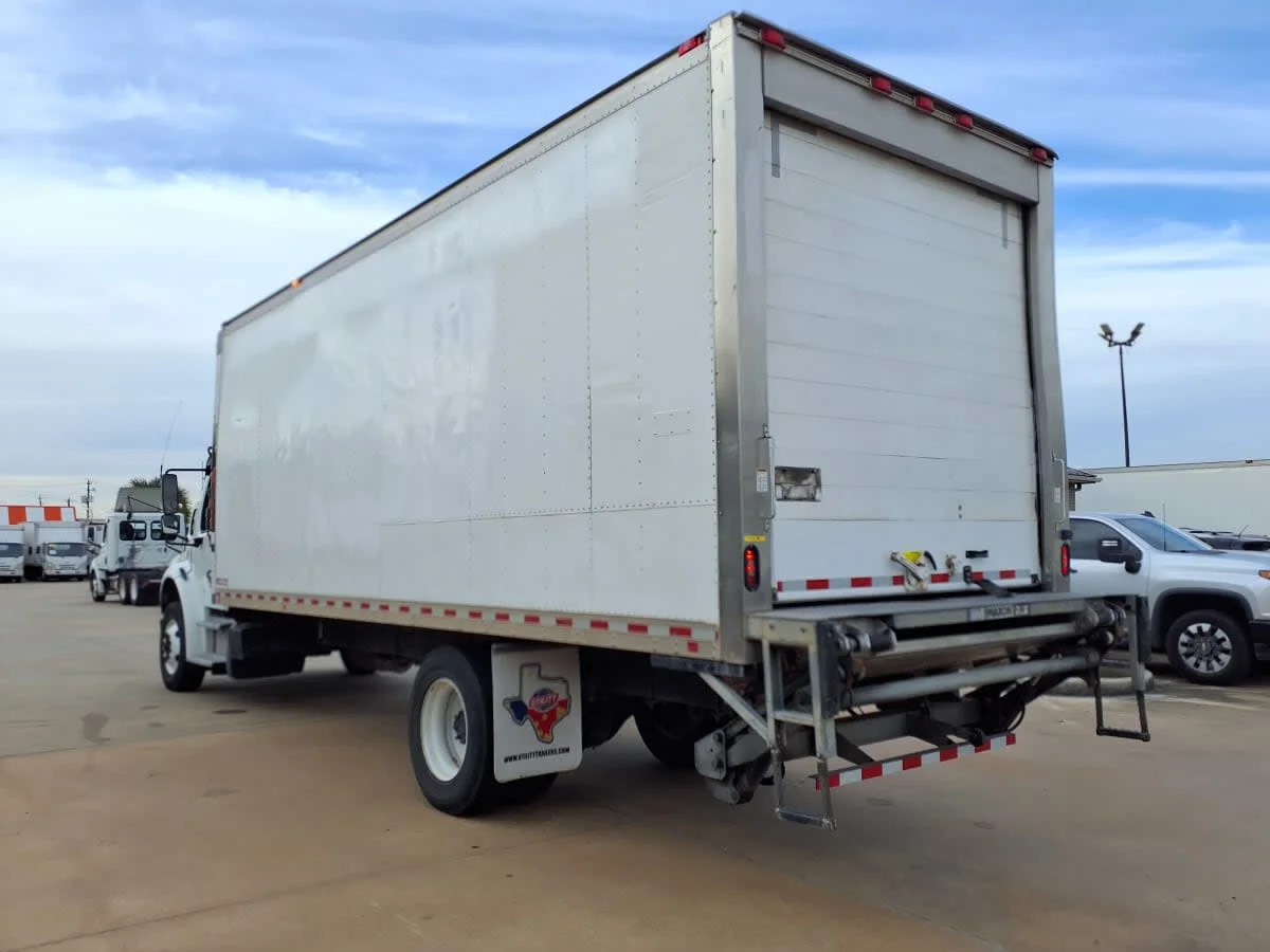 2019 Freightliner M2 106 in Houston, TX — photo 6