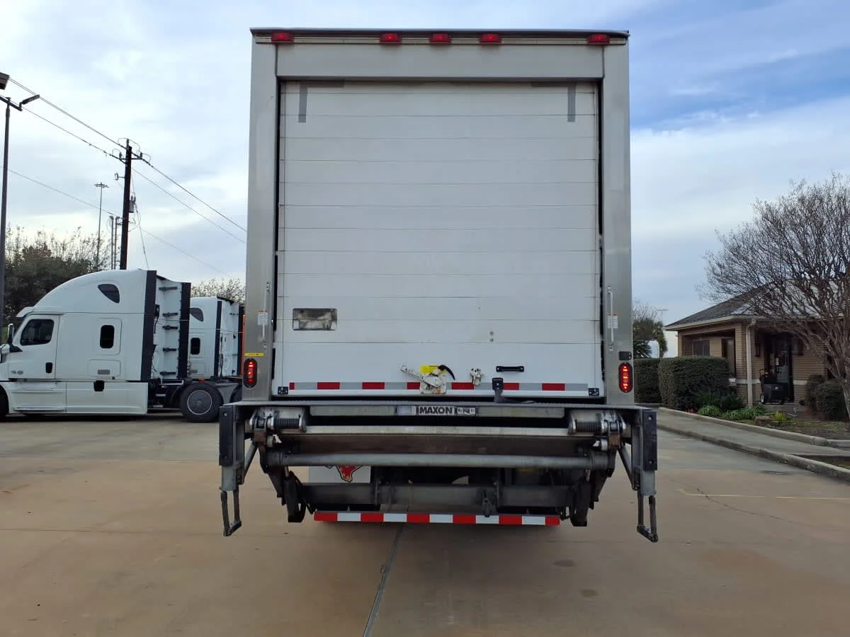 2019 Freightliner M2 106 in Houston, TX — photo 5