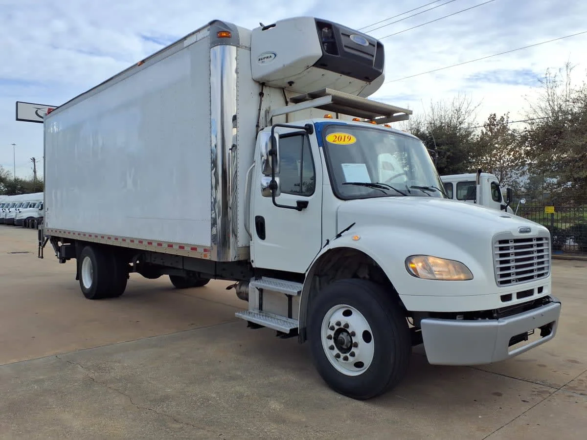 2019 Freightliner M2 106 in Houston, TX — photo 3