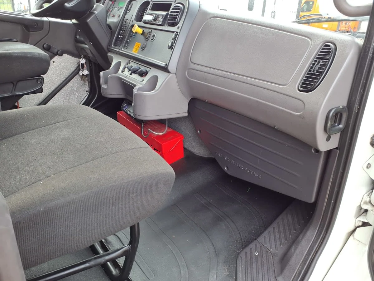 2019 Freightliner M2 106 in Houston, TX — photo 12