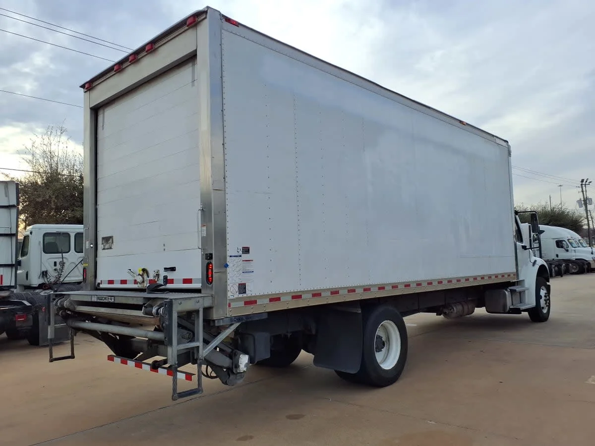 2019 Freightliner M2 106 in Houston, TX — photo 4