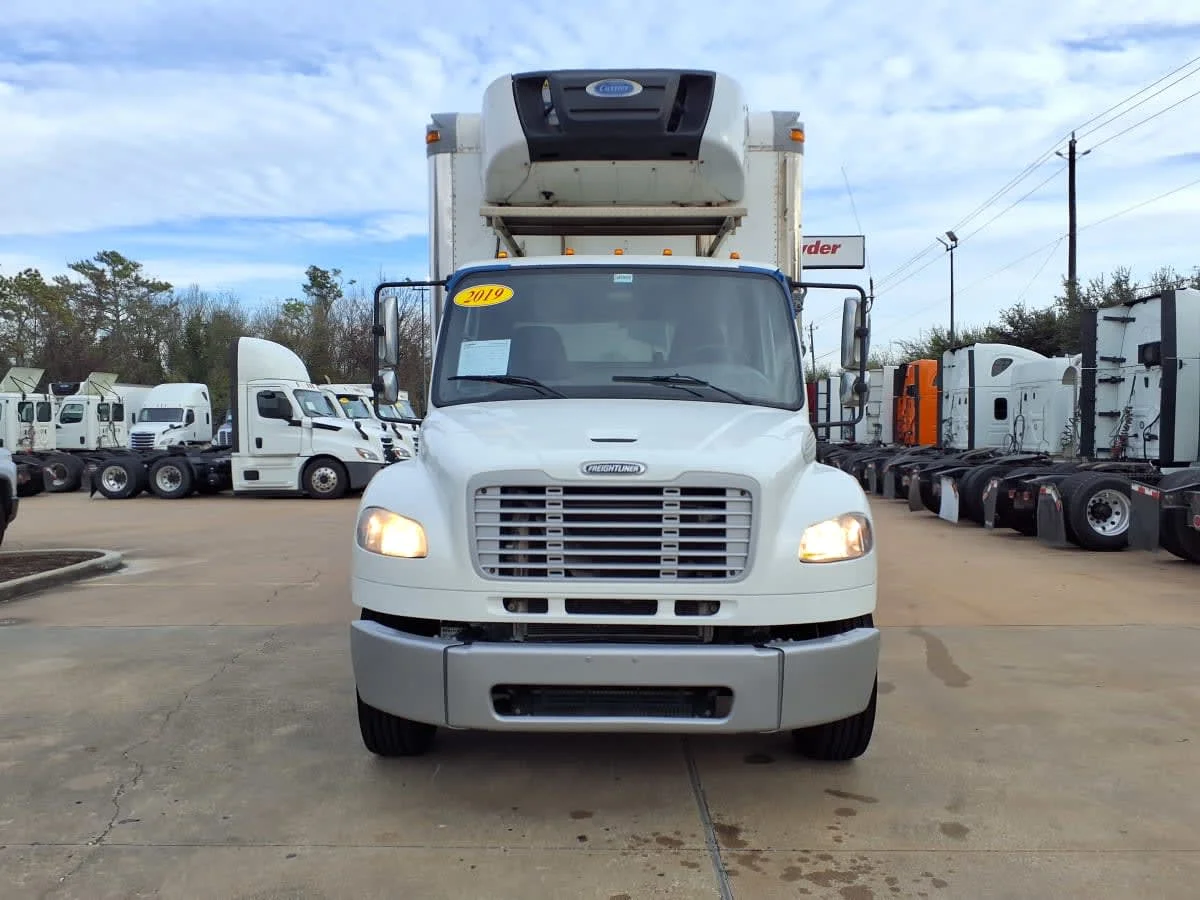 2019 Freightliner M2 106 in Houston, TX — photo 2