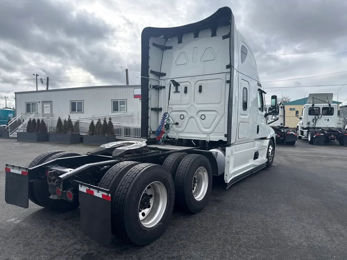 2022 Freightliner Cascadia in Tacoma, WA — photo 4