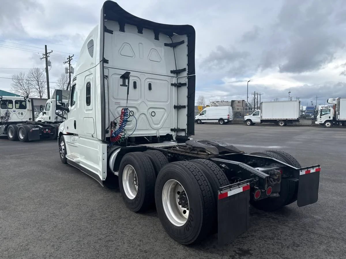 2022 Freightliner Cascadia in Tacoma, WA — photo 6