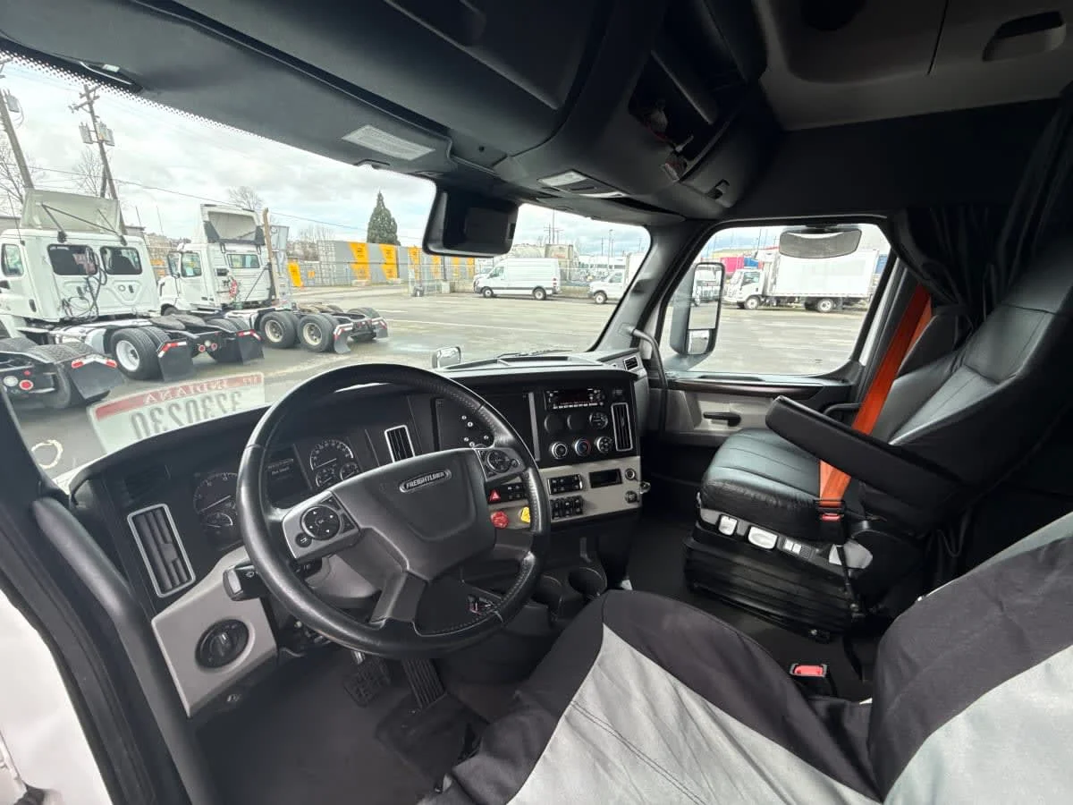 2022 Freightliner Cascadia in Tacoma, WA — photo 7