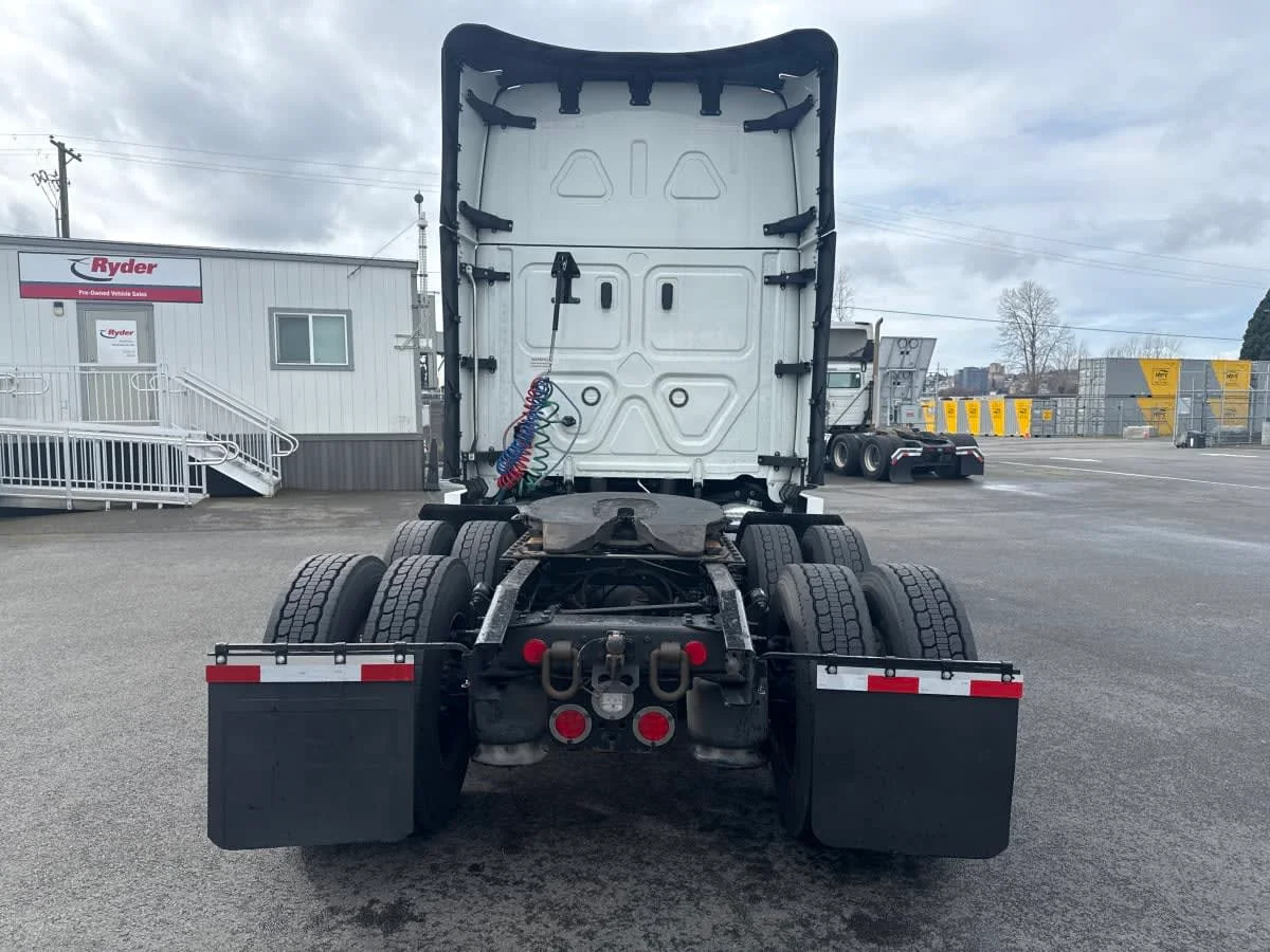 2022 Freightliner Cascadia in Tacoma, WA — photo 5
