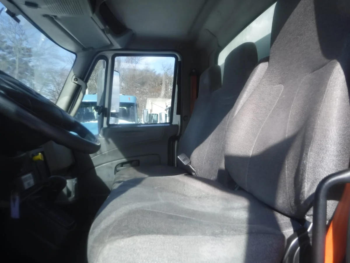 2019 International 4300 - image 10