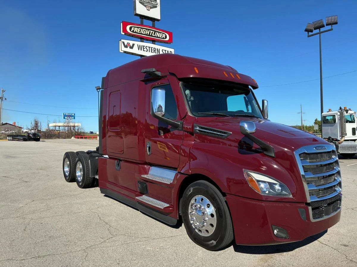 2022 Freightliner Cascadia in Van Buren, AR