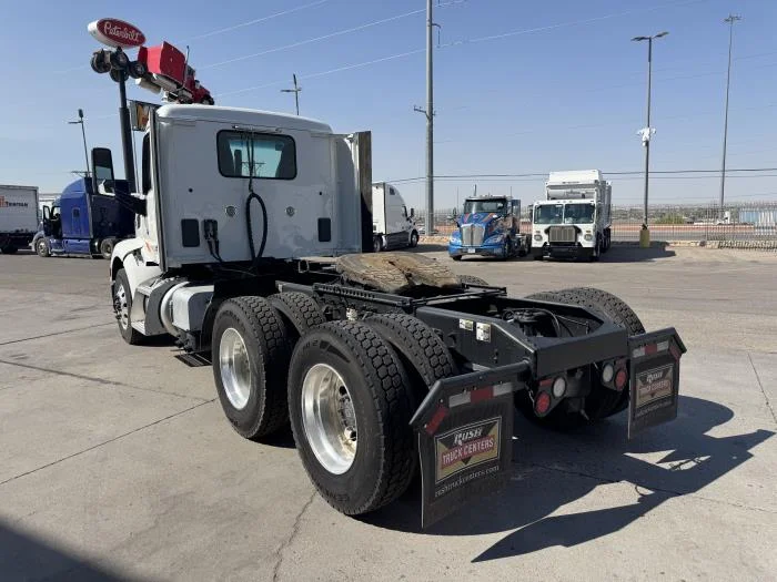2021 Peterbilt 579 in El Paso, TX — photo 8