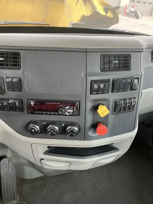 2021 Peterbilt 579 in El Paso, TX — photo 16