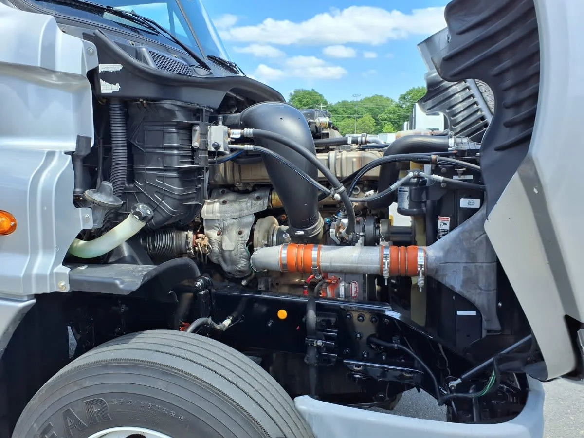 2018 Freightliner Cascadia - image 8