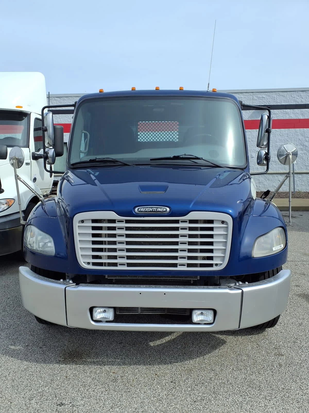 2019 Freightliner M2 106 in Cleveland, OH — photo 2