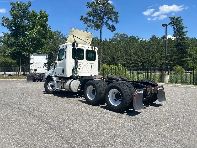 2019 Freightliner Cascadia in Prince George, VA — photo 5