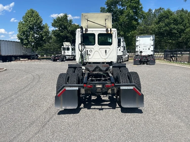 2019 Freightliner Cascadia in Prince George, VA — photo 6