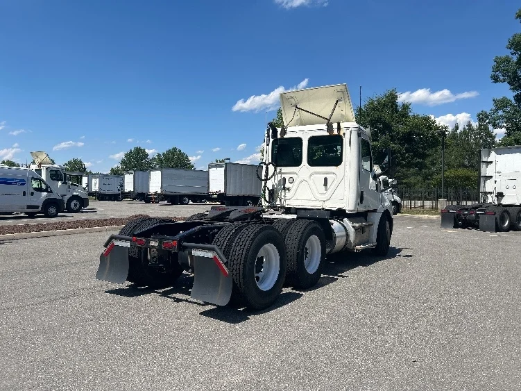 2019 Freightliner Cascadia in Prince George, VA — photo 7