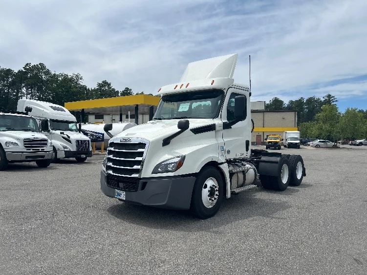 2019 Freightliner Cascadia in Prince George, VA — photo 3