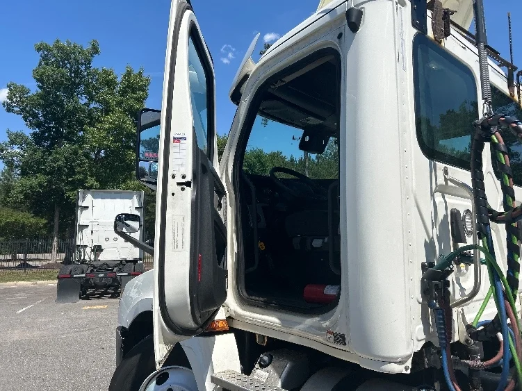 2019 Freightliner Cascadia in Prince George, VA — photo 9