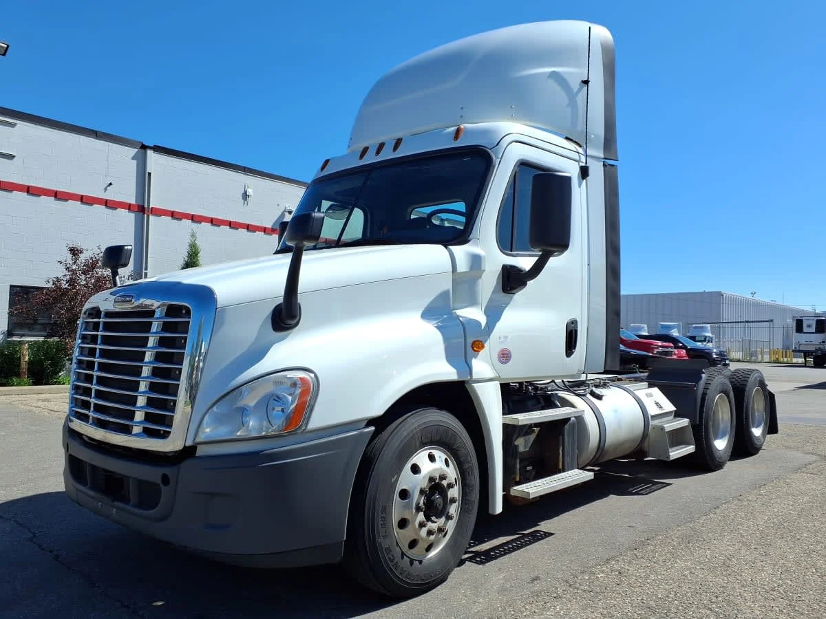 2018 Freightliner Cascadia in Minneapolis, MN