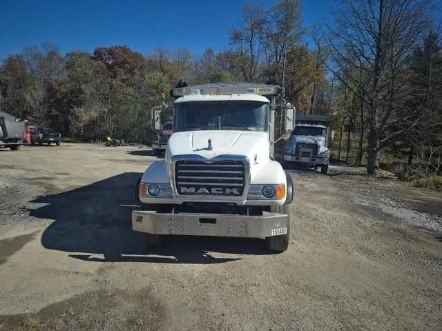 2006 Mack 