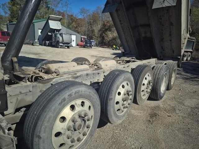 2006 Mack — photo 2