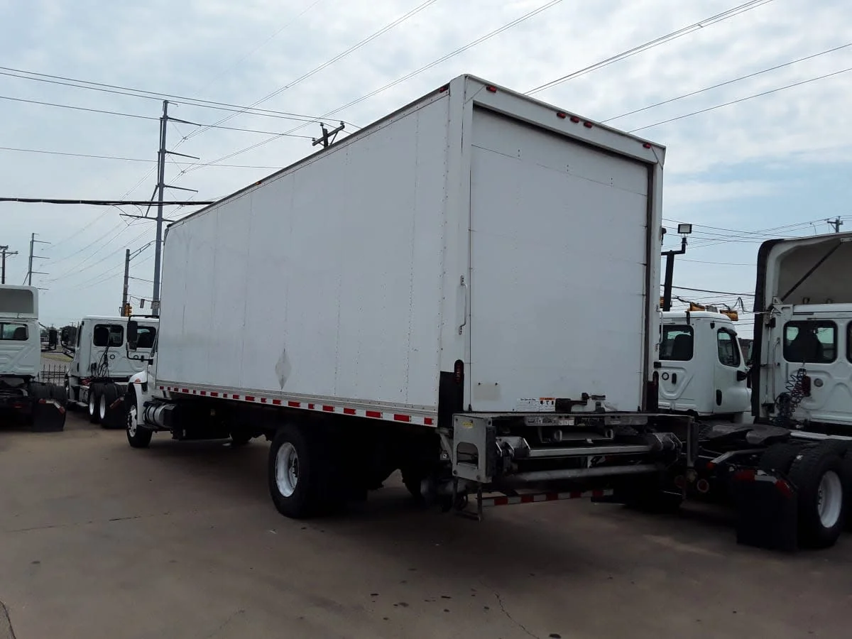 2017 International 4300 - image 6