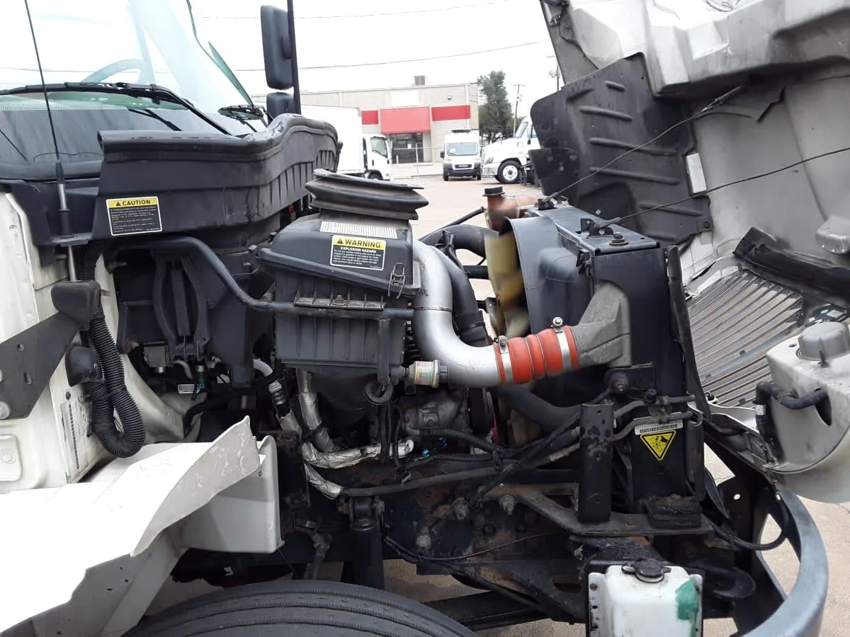 2017 International 4300 - image 10