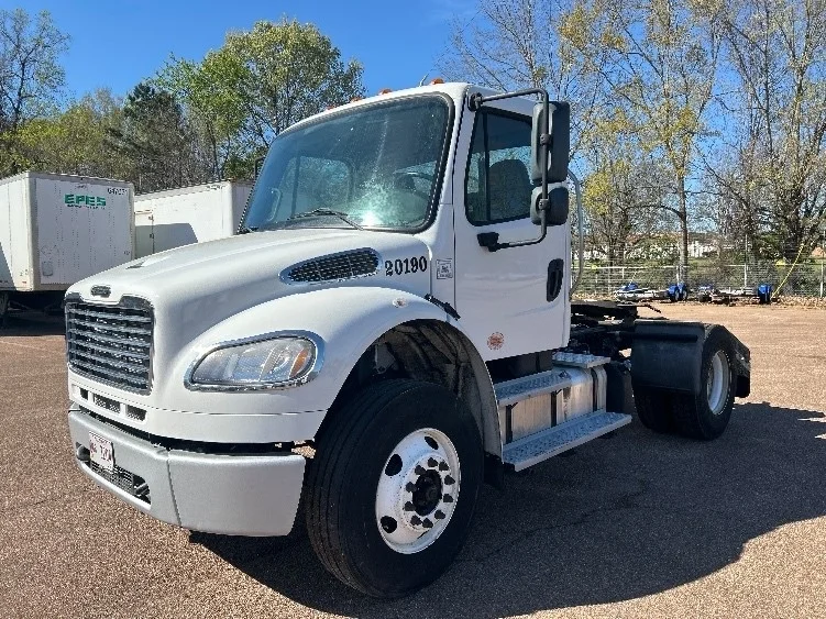 2020 Freightliner M2 106 - image 3