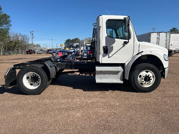 2020 Freightliner M2 106 - image 8