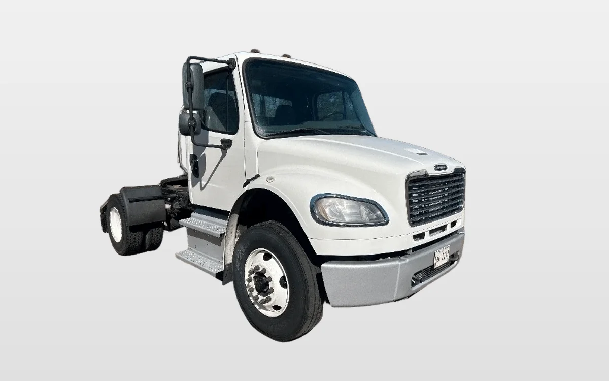 2020 Freightliner M2 106 - image 1