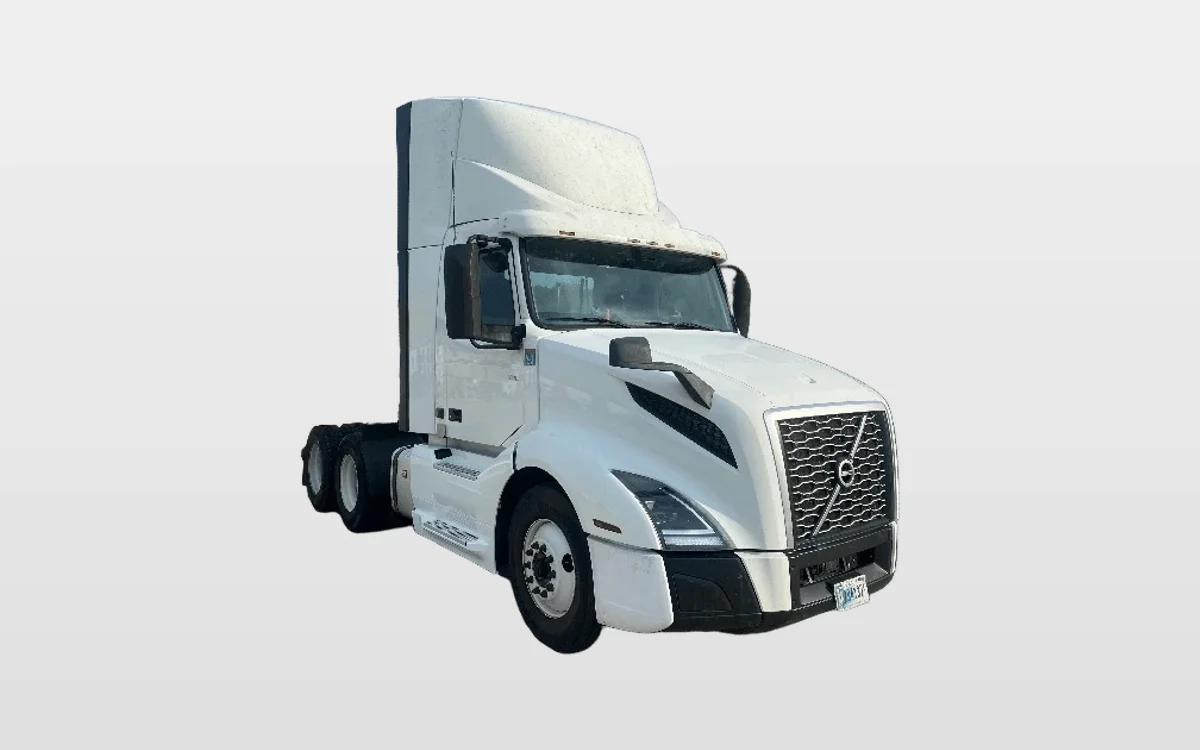 2020 Volvo - image 1