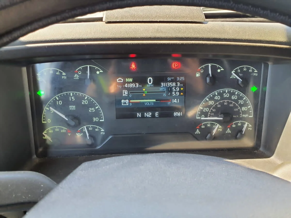 2020 Volvo VNR 640 in Bolingbrook, IL — photo 10
