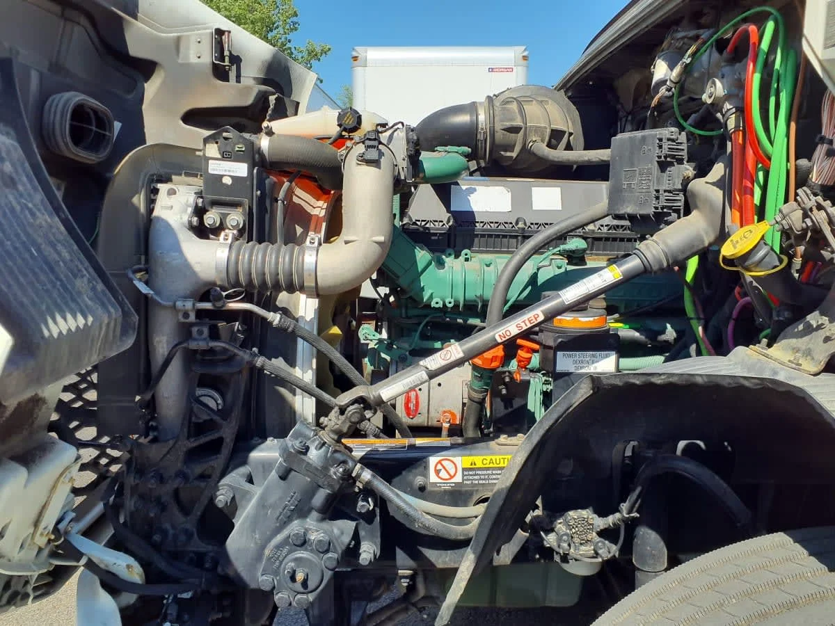 2020 Volvo VNR 640 in Bolingbrook, IL — photo 9