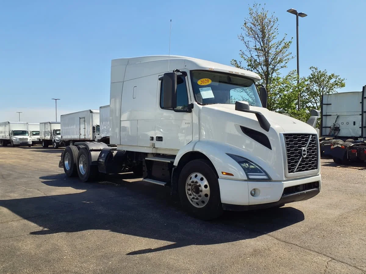 2020 Volvo VNR 640 in Bolingbrook, IL — photo 3