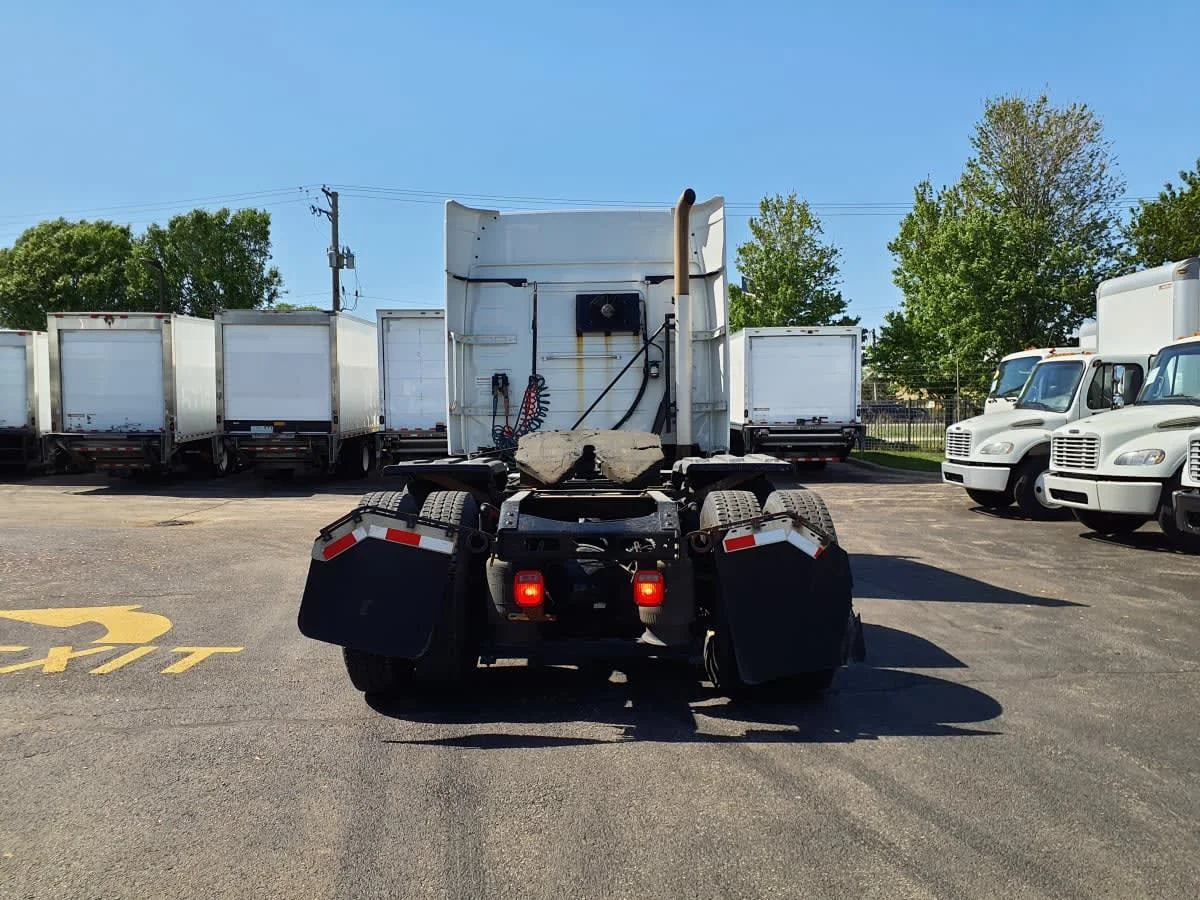2020 Volvo VNR 640 in Bolingbrook, IL — photo 5