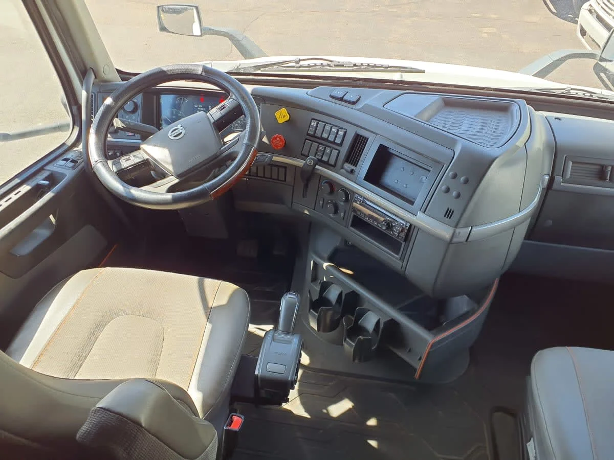 2020 Volvo VNR 640 in Bolingbrook, IL — photo 7
