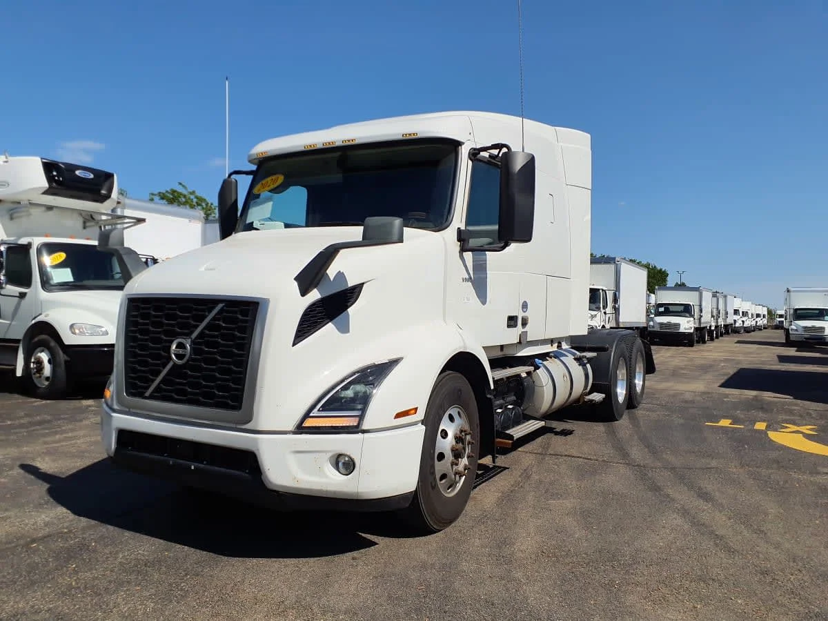 2020 Volvo VNR 640 in Bolingbrook, IL