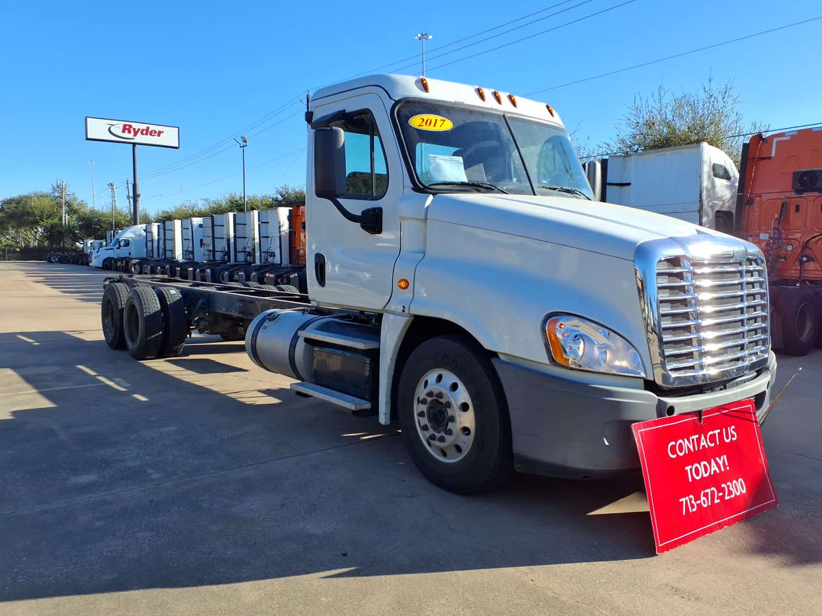 2017 Freightliner Cascadia in Houston, TX — photo 3