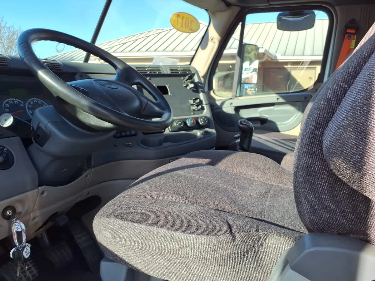2017 Freightliner Cascadia in Houston, TX — photo 7