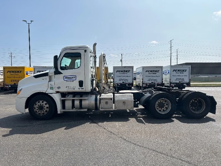 2019 Freightliner Cascadia in Rothschild, WI — photo 4