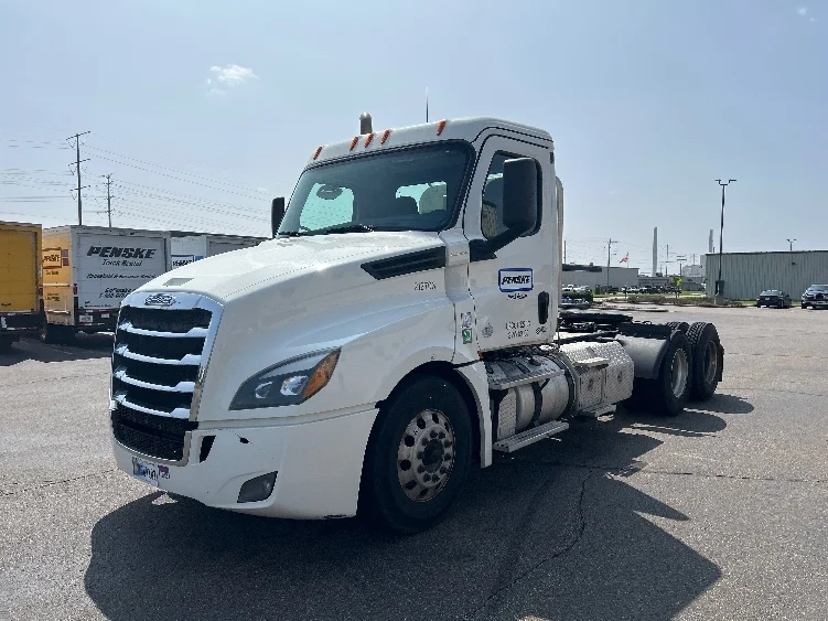2019 Freightliner Cascadia in Rothschild, WI — photo 3