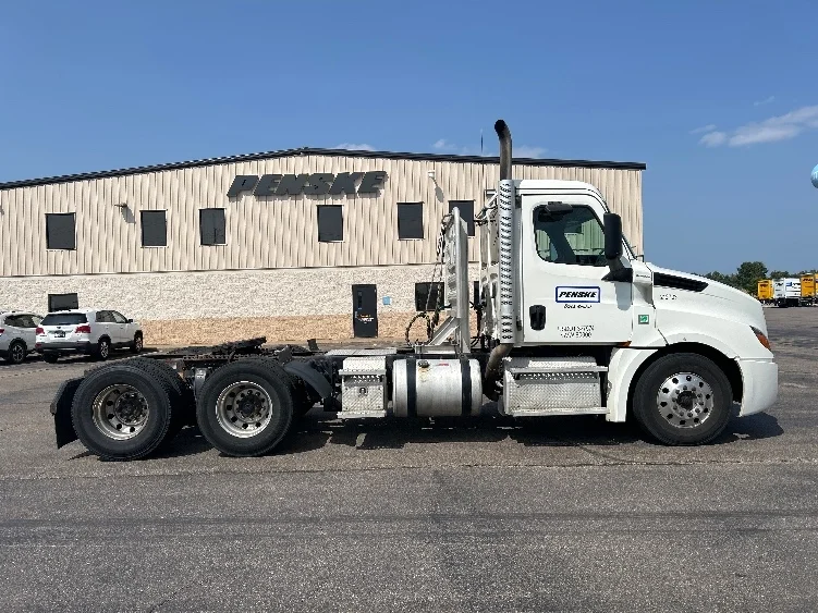 2019 Freightliner Cascadia in Rothschild, WI — photo 8