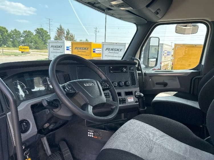 2019 Freightliner Cascadia in Rothschild, WI — photo 10