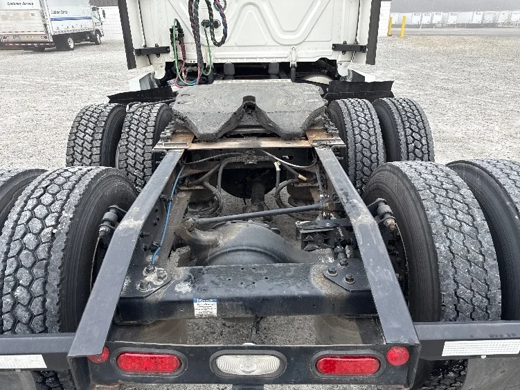 2022 Freightliner Cascadia - image 6