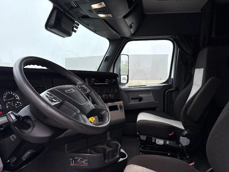 2022 Freightliner Cascadia - image 10