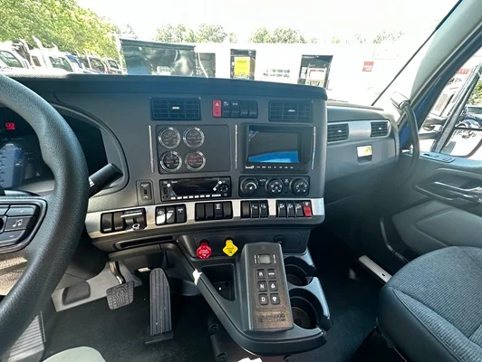 2027 Kenworth T880 in Raleigh, NC — photo 7