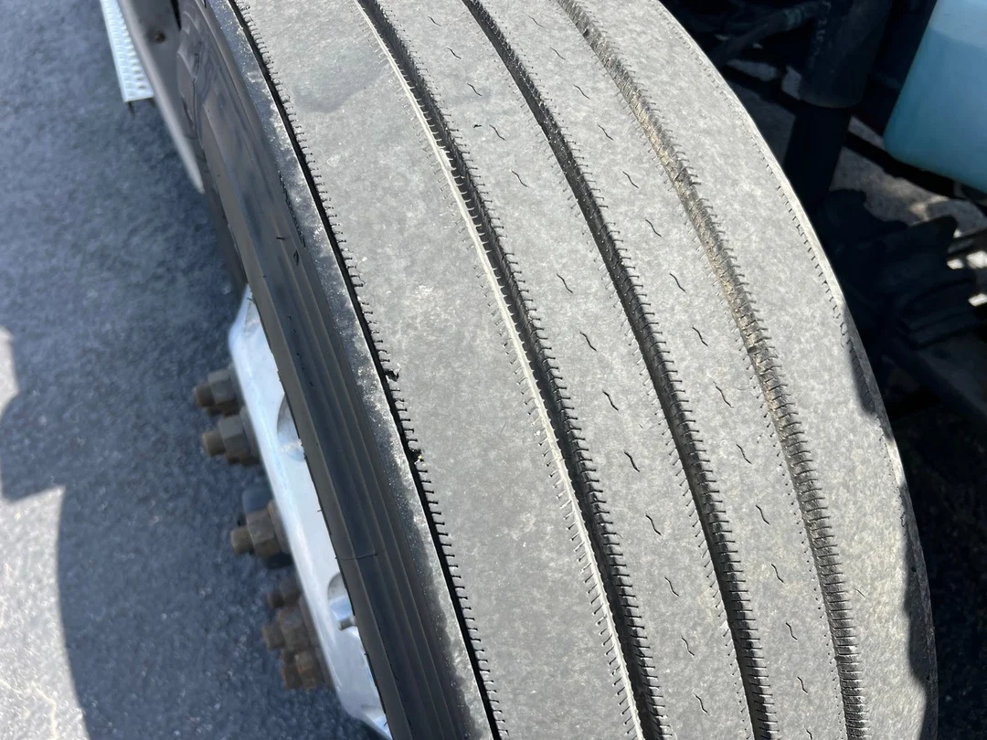 2022 International LT - image 12