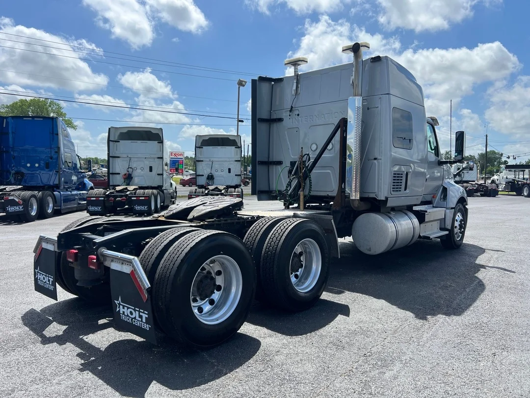 2022 International LT - image 4
